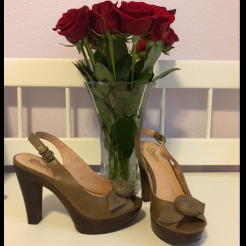 Candies Taupe rosette heels